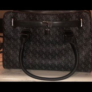 Adrienne vittadini handbag/purse